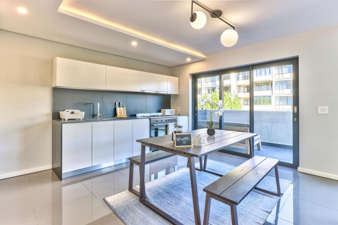 Stylish, Chic Two Bed In Sea Point W Parking&pool * Cape Town