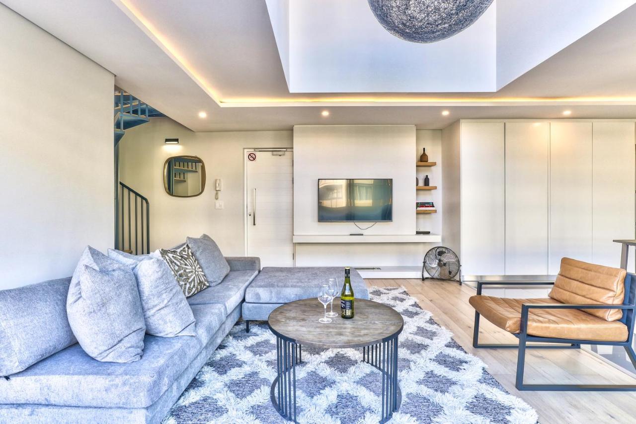Stylish, Chic Two Bed In Sea Point W Parking&pool Holiday home