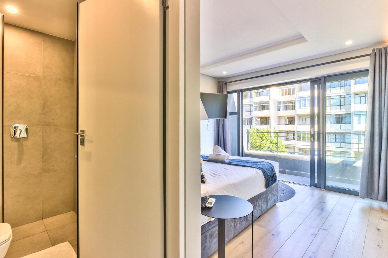 Stylish, Chic Two Bed In Sea Point W Parking&pool Holiday home Cape Town