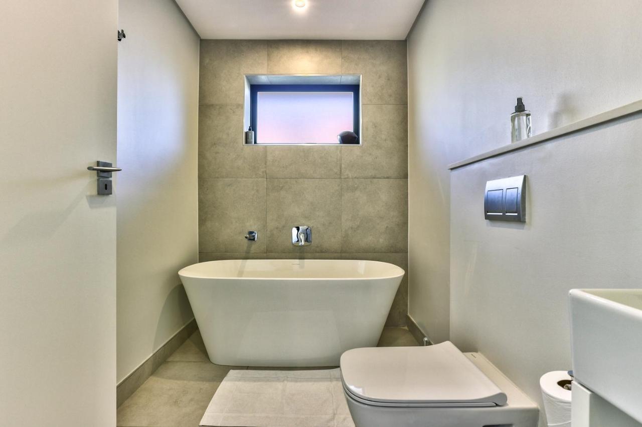 Stylish, Chic Two Bed In Sea Point W Parking&pool * Cape Town